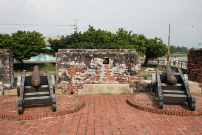 安平小砲台-兩座砲台近拍