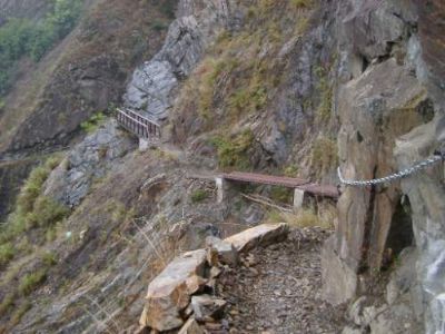 八通關古道-狹窄的唯一通道
