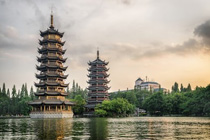 【美丽桂林】全景大漓江、印象刘三姐、银子岩、蝴蝶泉、民族观光村、西街高铁四日游