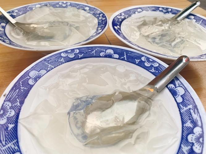 信阳当地特色小吃：石凉粉