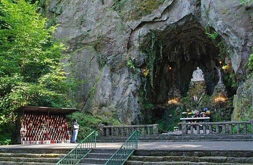 俄勒冈州波特兰景点：The Grotto - National Sanctuary of Our Sorrowful Mother