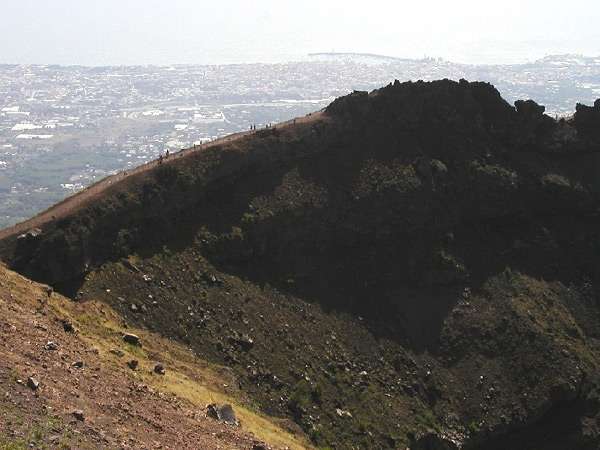 
	 维苏威火山旅游