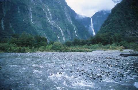 	 萨瑟兰瀑布旅游