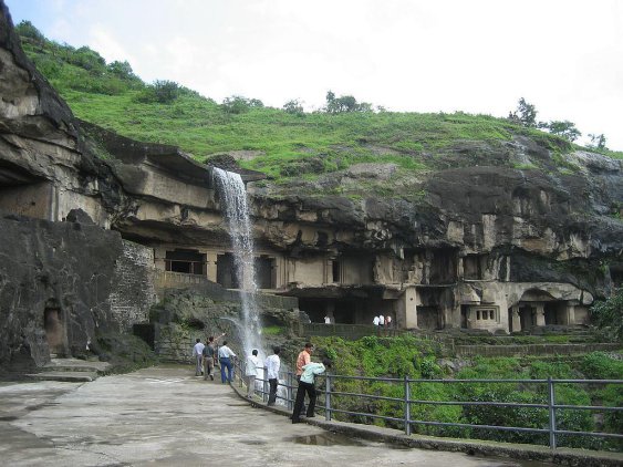 	 埃洛拉石窟群旅游