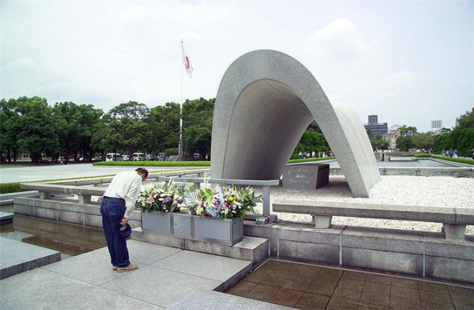 和平纪念碑 