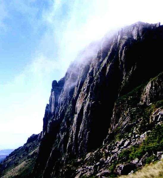 伊尼扬加尼山旅游