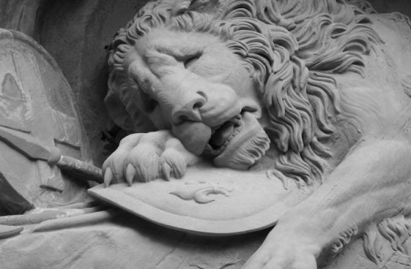 垂死狮子像：世界上最令人难过，最让人动情的石头