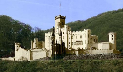 
	 史特臣岩城堡旅游