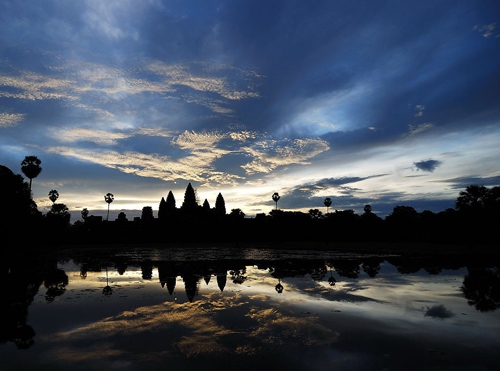 多情柬埔寨：白天像埃及 晚上像巴黎图片