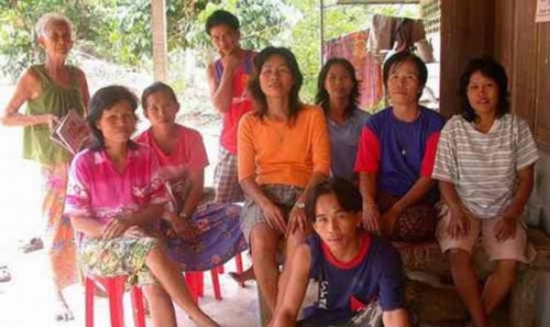 泰国三妻四妾 水缸=老婆数量