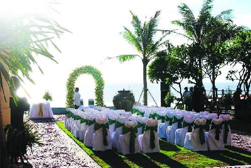 浪漫的巴厘岛沙滩婚礼 女人最憧憬