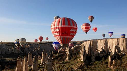土耳其卡帕多西亚 乘热气球漫步外星球图片