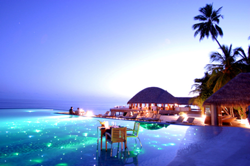马尔代夫酒店体验：水下SPA 无边游泳池图片