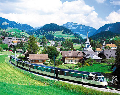 瑞士黄金列车  尽览湖光山色