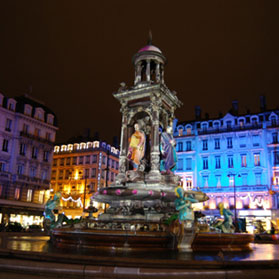 里昂灯光节 城市照明闻名于世
