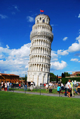 意大利比萨斜塔 世界建筑史上的绝笔图片