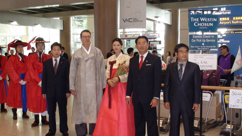 中旅会展宝健万人团近日陆续抵韩图片