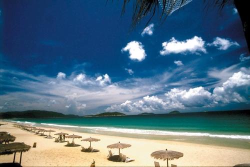 海南亚龙湾：享受顶级酒店 寻找纯美海滩图片