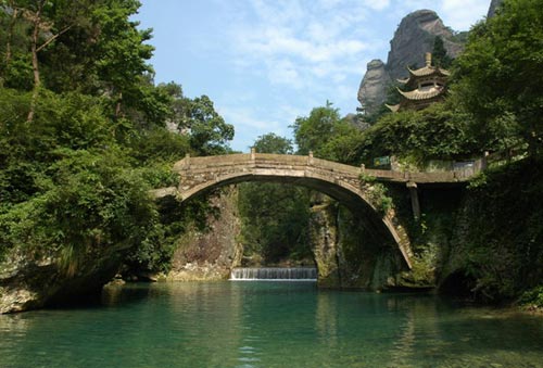雁荡三绝：灵峰、灵岩、大龙湫