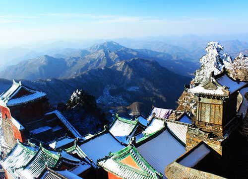 登武当山观金顶残雪美景