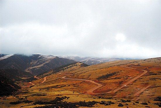 出芒康至拉乌山的路 