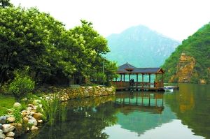 京城周边自驾游地 水中长城别样美