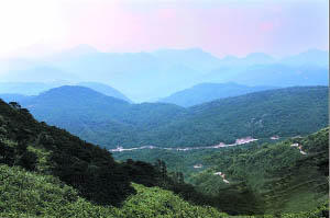 置身仙幻奇景 登高望远重阳享爽秋