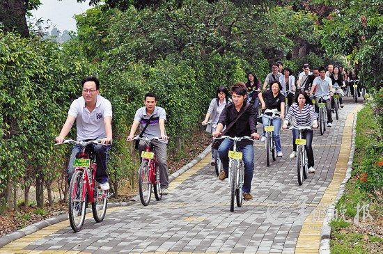 增城建成的绿道，市民进行自行车健身游羊城晚报记者朱文海摄