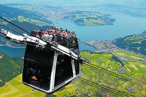 登瑞士石丹峰 体验全球首架双层缆车
