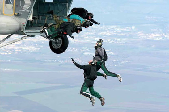 挑战极限 世界十大最佳跳伞鸟瞰点