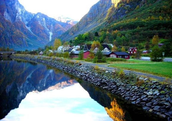 夏季去国外旅游避暑地推荐3：挪威西部松恩峡湾