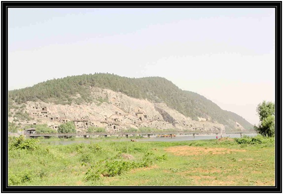 依山傍水龙门山 草木繁盛湿地公园