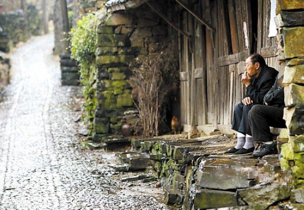 宁波宁海县东部许家山村，是宁波市石头建筑群规模最大、保存最完整的石屋古村