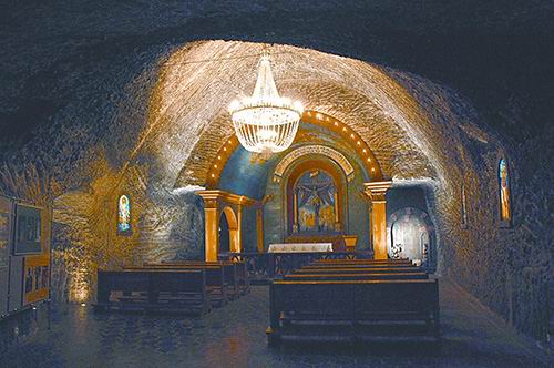 波兰地下“盐城” 隐藏着奇异的地下教堂