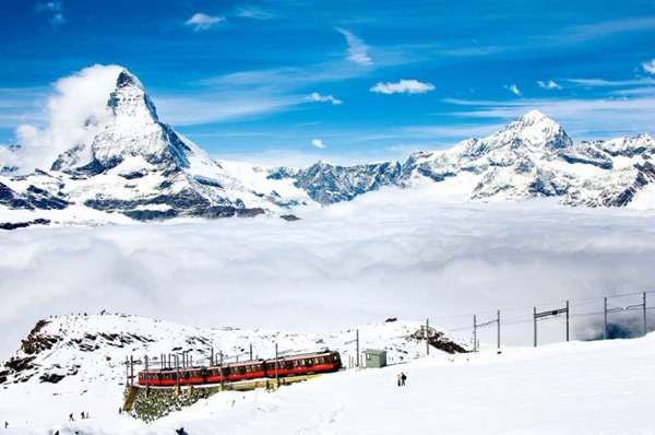 乘坐世界最慢快车 去瑞士寻阿尔卑斯冰川中的魔幻与现实
