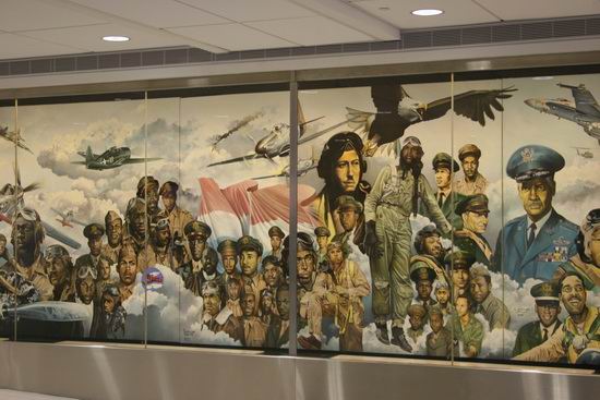 重生的壁画讲述机场故事 访美国机场