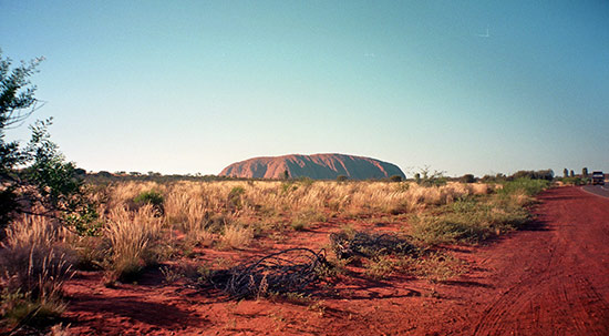 澳大利亚艾尔斯岩 被夕阳染红的美景