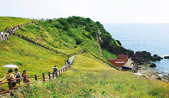 沙池岬地 游于济州岛 迷醉于山川海岳间