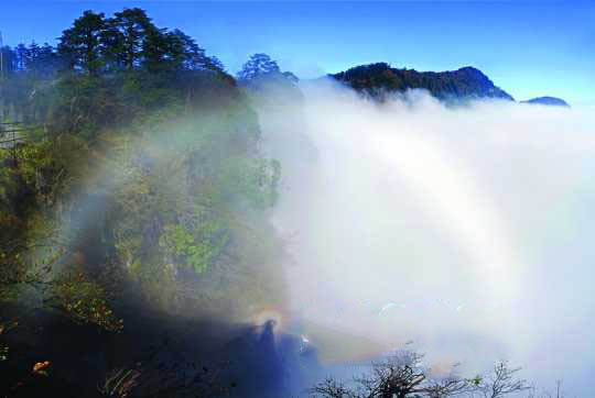 <p> 峨眉佛光。</p>