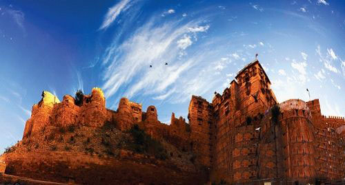 杰伊瑟尔梅尔：印度沙漠中的金色城堡
