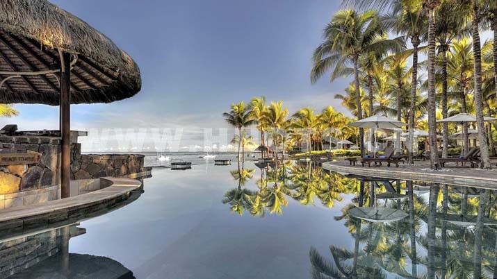 毛里求斯艾美酒店 Nirvana Pool Bar——回归旅游网毛里求斯海岛专卖