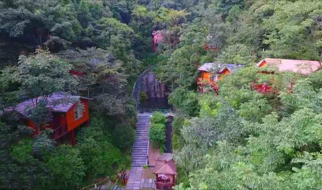 平江绊山度假山庄